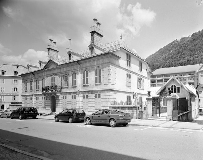 Hôtel et usine de lunetterie Les Fils d'Aimé Lamy ou Fidela (167 et 167 bis rue de la République). © Yves Sancey / Région Bourgogne-Franche-Comté, Inventaire du patrimoine - 2003 Hôtel et usine de lunetterie Les Fils d'Aimé Lamy ou Fidela (167 et 167 bis rue de la République). © Yves Sancey / Région Bourgogne-Franche-Comté, Inventaire du patrimoine - 2003