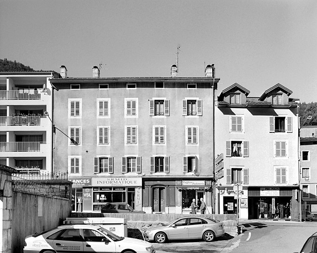 Vue d'ensemble de l'élévation antérieure. © Yves Sancey / Région Bourgogne-Franche-Comté, Inventaire du patrimoine - 2003