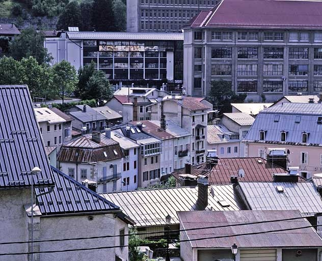 Toiture des bâtiments du quai Aimé Lamy. © Yves Sancey / Région Bourgogne-Franche-Comté, Inventaire du patrimoine - 2003 Toiture des bâtiments du quai Aimé Lamy. © Yves Sancey / Région Bourgogne-Franche-Comté, Inventaire du patrimoine - 2003