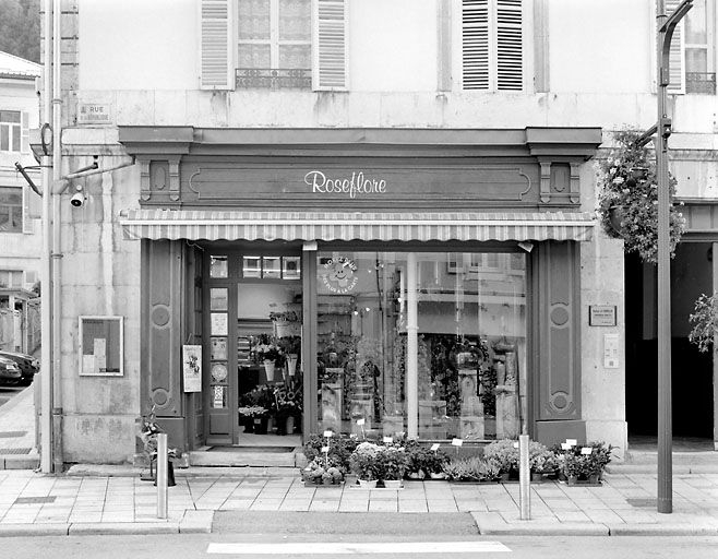 Façade antérieure : devanture de boutique. © Yves Sancey / Région Bourgogne-Franche-Comté, Inventaire du patrimoine - 2003