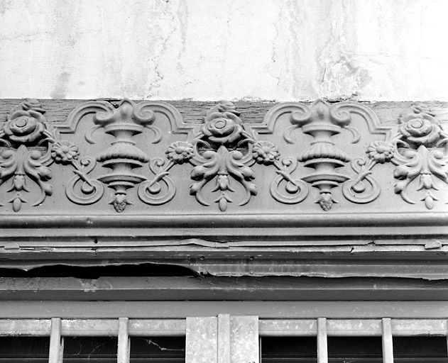 Façade latérale gauche : détail du décor. © Yves Sancey / Région Bourgogne-Franche-Comté, Inventaire du patrimoine - 2003