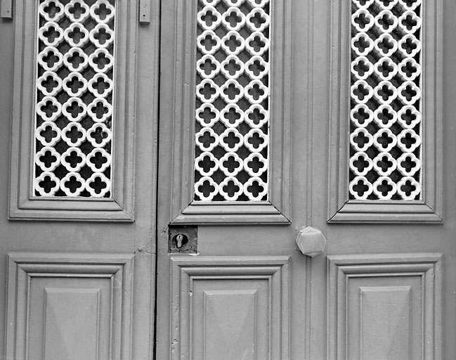 Porte principale : détail. © Yves Sancey / Région Bourgogne-Franche-Comté, Inventaire du patrimoine - 2003