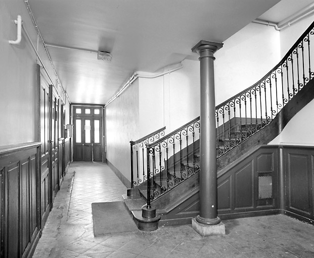 Couloir et escalier tournant. © Yves Sancey / Région Bourgogne-Franche-Comté, Inventaire du patrimoine - 2003