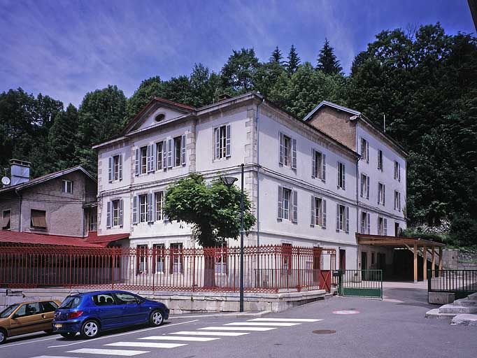 Vue d'ensemble, de trois quarts gauche. © Yves Sancey / Région Bourgogne-Franche-Comté, Inventaire du patrimoine - 2003