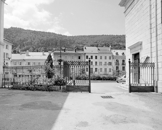 Vue d'ensemble, depuis la cour du presbytère. © Yves Sancey / Région Bourgogne-Franche-Comté, Inventaire du patrimoine - 2003