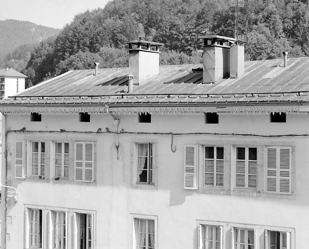 Façade antérieure : fenêtres jumelées aux étages. © Yves Sancey / Région Bourgogne-Franche-Comté, Inventaire du patrimoine - 2003