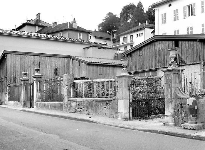 Clôture sur le quai Jobez. © Yves Sancey / Région Bourgogne-Franche-Comté, Inventaire du patrimoine - 2003