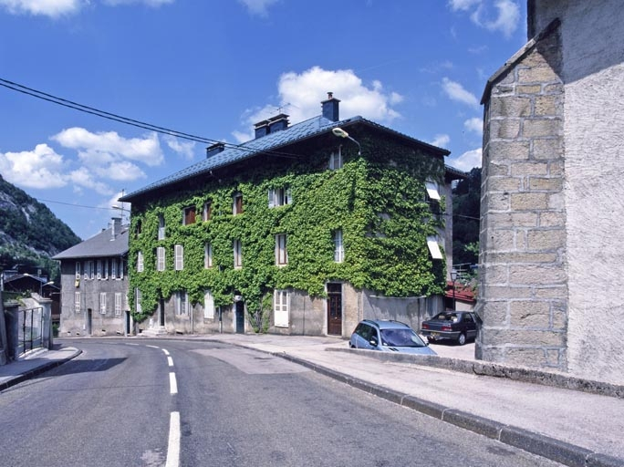 Vue d'ensemble, depuis le haut de la rue Pasteur (sud). © Yves Sancey / Région Bourgogne-Franche-Comté, Inventaire du patrimoine - 2003