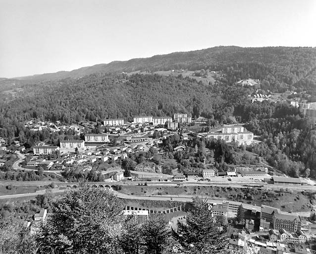 Le quartier de Villedieu, depuis l'ouest. © Yves Sancey / Région Bourgogne-Franche-Comté, Inventaire du patrimoine - 2003 Le quartier de Villedieu, depuis l'ouest. © Yves Sancey / Région Bourgogne-Franche-Comté, Inventaire du patrimoine - 2003