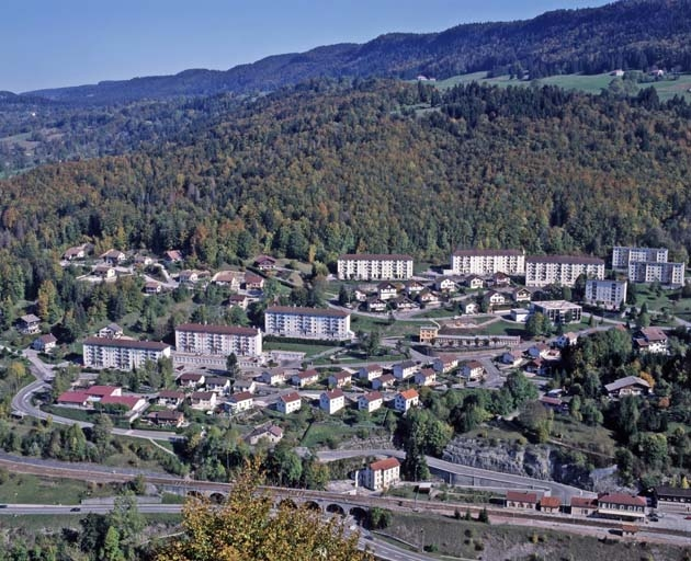 Vue d'ensemble plongeante depuis l'ouest. © Yves Sancey / Région Bourgogne-Franche-Comté, Inventaire du patrimoine - 2003