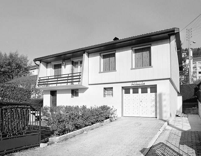 Maison 3 rue de la Verrerie : élévation ouest. Maison Duboin type F5 (variante E), de 1957-1958. © Yves Sancey / Région Bourgogne-Franche-Comté, Inventaire du patrimoine - 2003