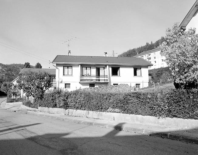 Maison 3 rue de la Die : élévation sud. Maison Duboin type F6 (variante), de 1958-1959. © Yves Sancey / Région Bourgogne-Franche-Comté, Inventaire du patrimoine - 2003
