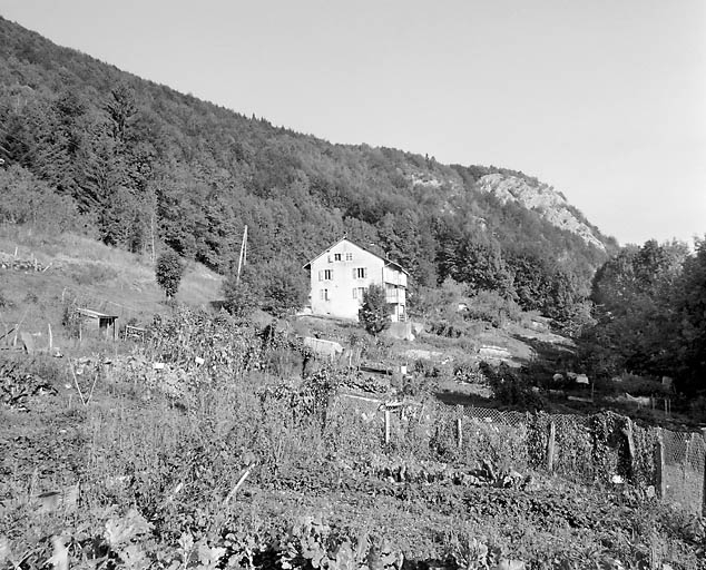 Vue d'ensemble, depuis le sud. © Yves Sancey / Région Bourgogne-Franche-Comté, Inventaire du patrimoine - 2003 Vue d'ensemble, depuis le sud. © Yves Sancey / Région Bourgogne-Franche-Comté, Inventaire du patrimoine - 2003