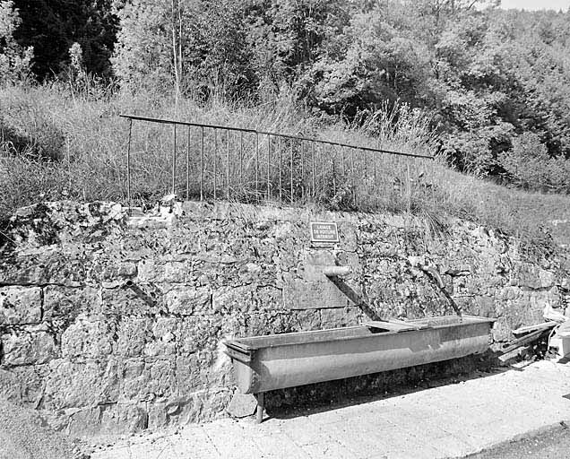 Abreuvoir au Pré vif. © Yves Sancey / Région Bourgogne-Franche-Comté, Inventaire du patrimoine - 2003