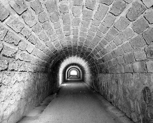 Passage souterrain (sous les voies) : intérieur. © Yves Sancey / Région Bourgogne-Franche-Comté, Inventaire du patrimoine - 2003 Passage souterrain (sous les voies) : intérieur. © Yves Sancey / Région Bourgogne-Franche-Comté, Inventaire du patrimoine - 2003