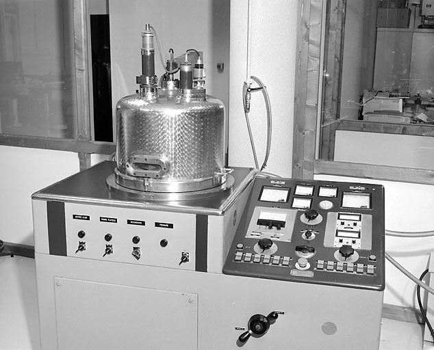 Cloche et pupitre de commande. © Jérôme Mongreville / Région Bourgogne-Franche-Comté, Inventaire du patrimoine - 2003