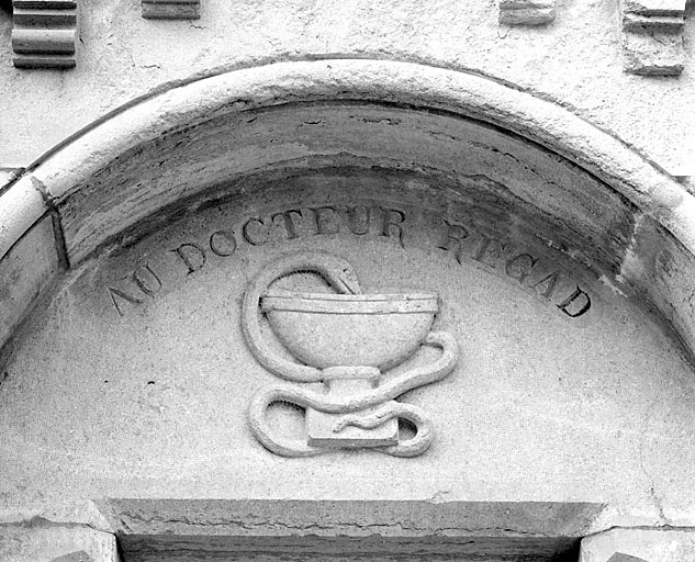 Le caducée. © Yves Sancey / Région Bourgogne-Franche-Comté, Inventaire du patrimoine - 2003
