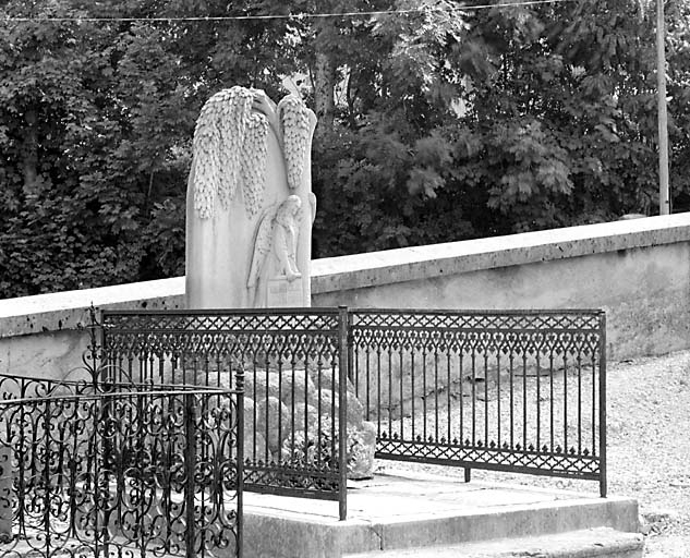 Vue d'ensemble, de trois quarts gauche. © Yves Sancey / Région Bourgogne-Franche-Comté, Inventaire du patrimoine - 2003