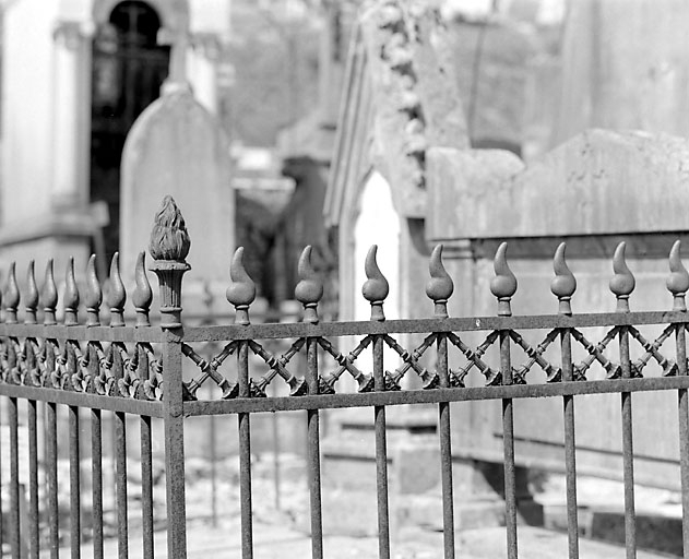 Détail de la grille de clôture. © Yves Sancey / Région Bourgogne-Franche-Comté, Inventaire du patrimoine - 2003 Détail de la grille de clôture. © Yves Sancey / Région Bourgogne-Franche-Comté, Inventaire du patrimoine - 2003