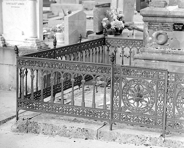 Elévation antérieure : grille fixe et vantail du portillon. © Yves Sancey / Région Bourgogne-Franche-Comté, Inventaire du patrimoine - 2003