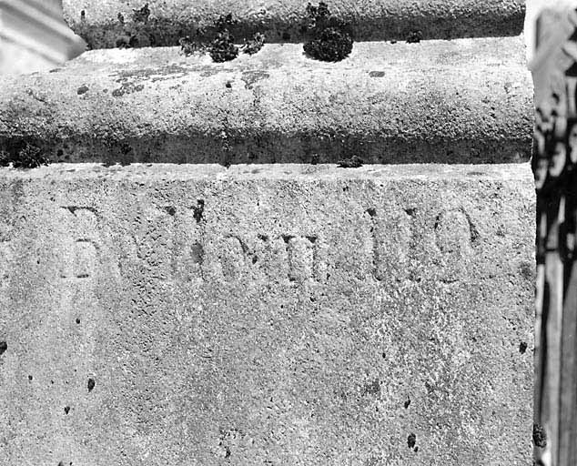 Signature du sculpteur Belloni. © Yves Sancey / Région Bourgogne-Franche-Comté, Inventaire du patrimoine - 2003