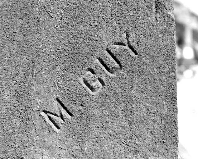 Signature du sculpteur Maurice Guy. © Yves Sancey / Région Bourgogne-Franche-Comté, Inventaire du patrimoine - 2003