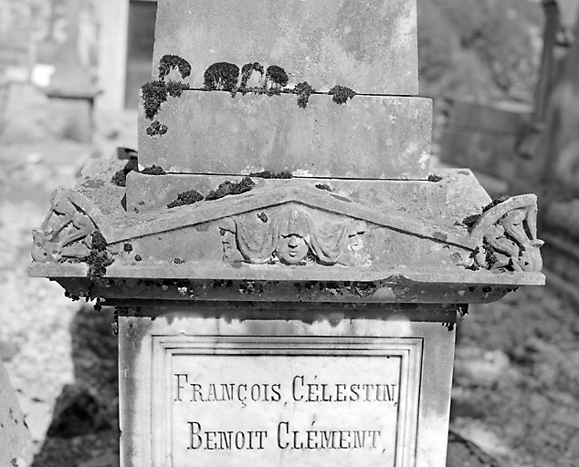 Corniche avant. © Yves Sancey / Région Bourgogne-Franche-Comté, Inventaire du patrimoine - 2003 Corniche avant. © Yves Sancey / Région Bourgogne-Franche-Comté, Inventaire du patrimoine - 2003