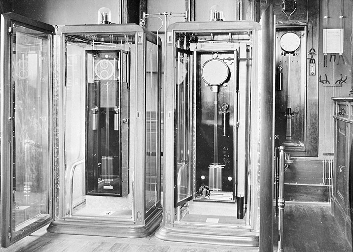 [Vue d'ensemble de deux armoires à température contrôlée, portes ouvertes], avant 1909. © Yves Sancey / Région Bourgogne-Franche-Comté, Inventaire du patrimoine - 2004