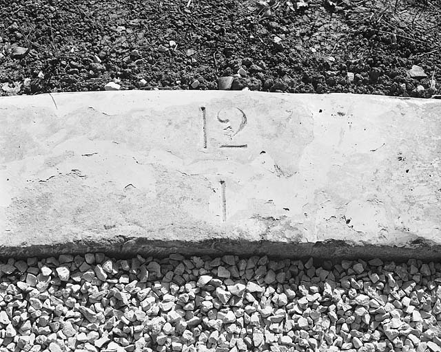 L'une des pierres de l'ellipse, avec le chiffre 12, après restauration. © Jérôme Mongreville / Région Bourgogne-Franche-Comté, Inventaire du patrimoine - 2004 L'une des pierres de l'ellipse, avec le chiffre 12, après restauration. © Jérôme Mongreville / Région Bourgogne-Franche-Comté, Inventaire du patrimoine - 2004