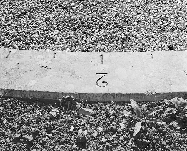 L'une des pierres de l'ellipse, avec le chiffre 2, après restauration. © Jérôme Mongreville / Région Bourgogne-Franche-Comté, Inventaire du patrimoine - 2004 L'une des pierres de l'ellipse, avec le chiffre 2, après restauration. © Jérôme Mongreville / Région Bourgogne-Franche-Comté, Inventaire du patrimoine - 2004