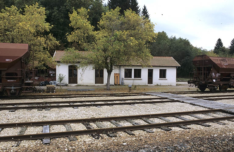 Ancienne lampisterie (bureau des électriciens), de face. © Yves Sancey / Région Bourgogne-Franche-Comté, Inventaire du patrimoine - 2004 Ancienne lampisterie (bureau des électriciens), de face. © Yves Sancey / Région Bourgogne-Franche-Comté, Inventaire du patrimoine - 2004