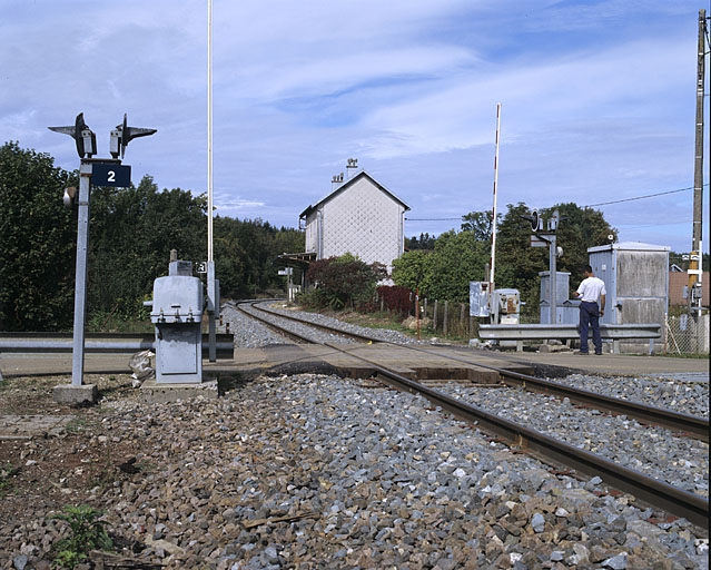Vue d'ensemble depuis le passage à niveau n° 2, au sud. © Yves Sancey / Région Bourgogne-Franche-Comté, Inventaire du patrimoine - 2004 Vue d'ensemble depuis le passage à niveau n° 2, au sud. © Yves Sancey / Région Bourgogne-Franche-Comté, Inventaire du patrimoine - 2004