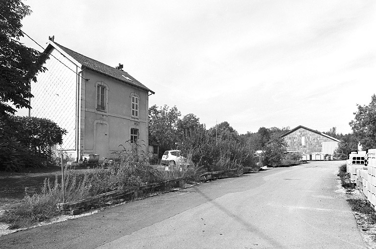 Vue d'ensemble, depuis le sud-est. © Yves Sancey / Région Bourgogne-Franche-Comté, Inventaire du patrimoine - 2004 Vue d'ensemble, depuis le sud-est. © Yves Sancey / Région Bourgogne-Franche-Comté, Inventaire du patrimoine - 2004