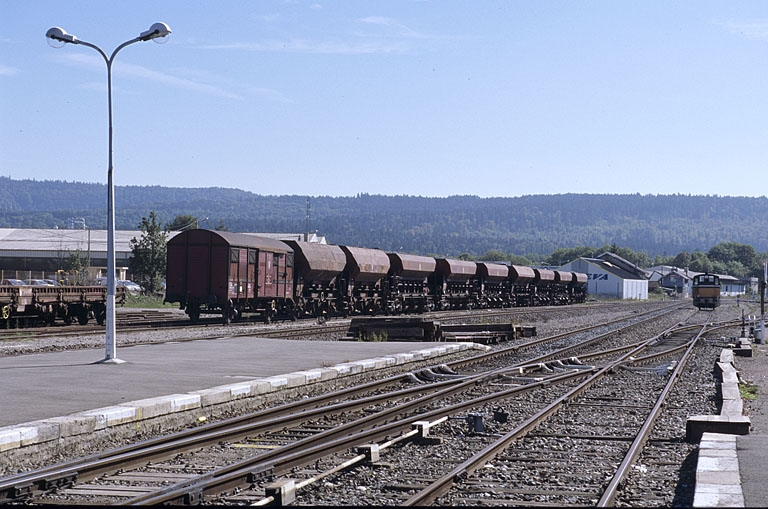 Quai central, voies et wagons. © Yves Sancey / Région Bourgogne-Franche-Comté, Inventaire du patrimoine - 2004