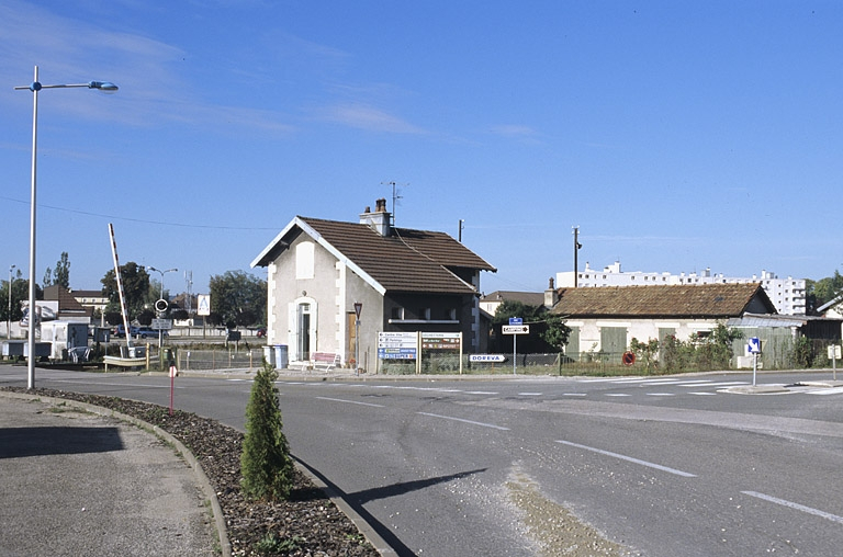 Vue d'ensemble, depuis l'est. © Yves Sancey / Région Bourgogne-Franche-Comté, Inventaire du patrimoine - 2004