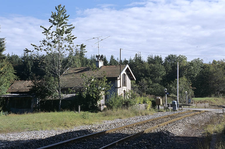 Vue d'ensemble, depuis l'ouest. © Yves Sancey / Région Bourgogne-Franche-Comté, Inventaire du patrimoine - 2004