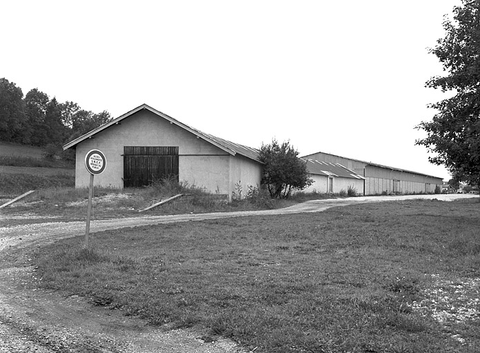 Entrepôts, depuis le sud-est. © Yves Sancey / Région Bourgogne-Franche-Comté, Inventaire du patrimoine - 2004