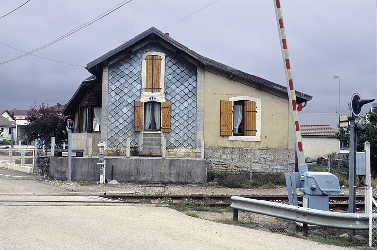 Façade sud (côté voie). © Yves Sancey / Région Bourgogne-Franche-Comté, Inventaire du patrimoine - 2004