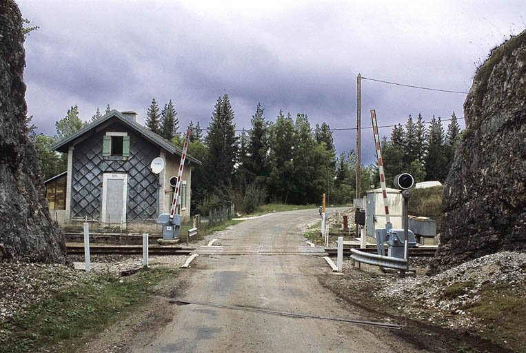 Façade sud (côté voie). © Yves Sancey / Région Bourgogne-Franche-Comté, Inventaire du patrimoine - 2004