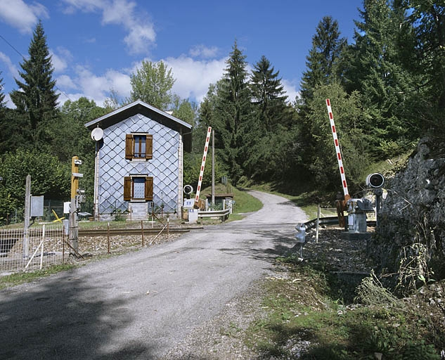 Vue d'ensemble, depuis le sud. © Yves Sancey / Région Bourgogne-Franche-Comté, Inventaire du patrimoine - 2004
