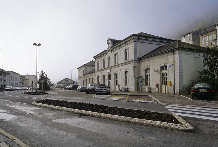 Vue d'ensemble depuis l'avenue de la Gare, au nord. © Yves Sancey / Région Bourgogne-Franche-Comté, Inventaire du patrimoine - 2004
