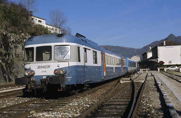 Autorail X 2800 (n° X 2895), sur la voie A (voie 1). © Yves Sancey / Région Bourgogne-Franche-Comté, Inventaire du patrimoine - 2004