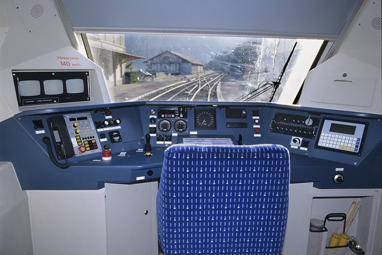 Intérieur : poste de conduite (extrémité côté La Cluse). © Yves Sancey / Région Bourgogne-Franche-Comté, Inventaire du patrimoine - 2004