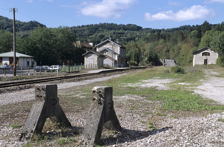 Vue d'ensemble, depuis le côté Andelot-en-Montagne (est). © Yves Sancey / Région Bourgogne-Franche-Comté, Inventaire du patrimoine - 2004