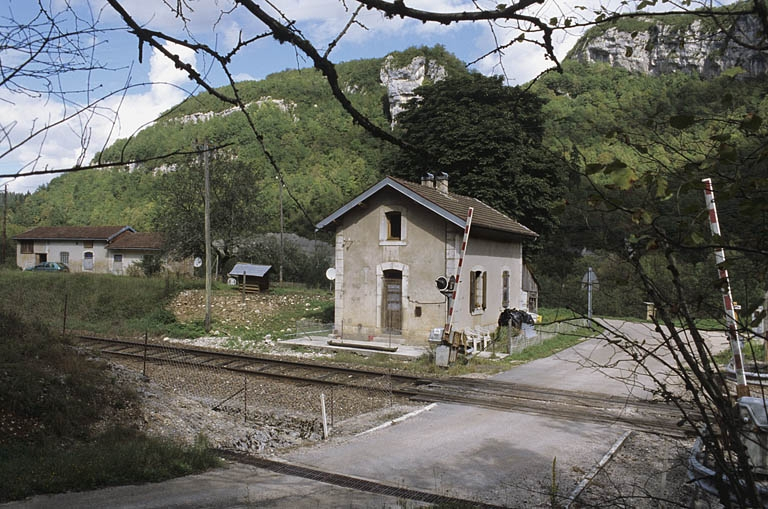 Façades antérieure et latérale droite. © Yves Sancey / Région Bourgogne-Franche-Comté, Inventaire du patrimoine - 2004