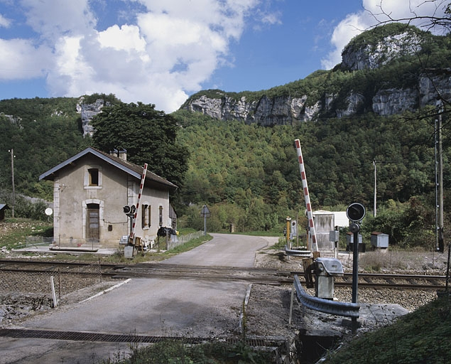 Vue d'ensemble, depuis l'ouest. © Yves Sancey / Région Bourgogne-Franche-Comté, Inventaire du patrimoine - 2004