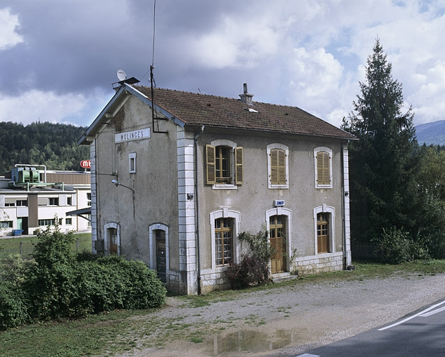Façade antérieure, de trois quarts gauche. © Yves Sancey / Région Bourgogne-Franche-Comté, Inventaire du patrimoine - 2004