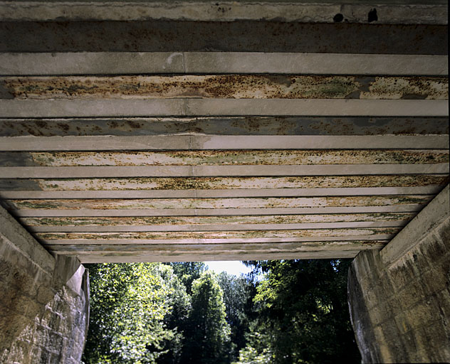 Pont : poutrelles en face inférieure du tablier. © Yves Sancey / Région Bourgogne-Franche-Comté, Inventaire du patrimoine - 2005