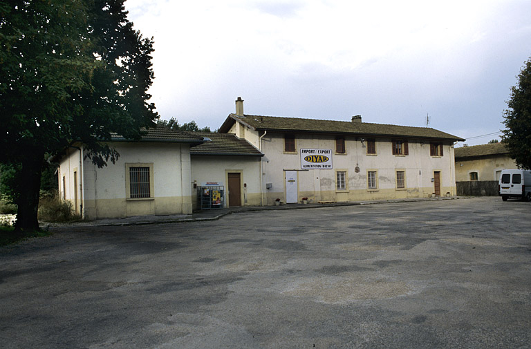 Bâtiment des voyageurs : façade antérieure, de trois quarts gauche. © Yves Sancey / Région Bourgogne-Franche-Comté, Inventaire du patrimoine - 2005
