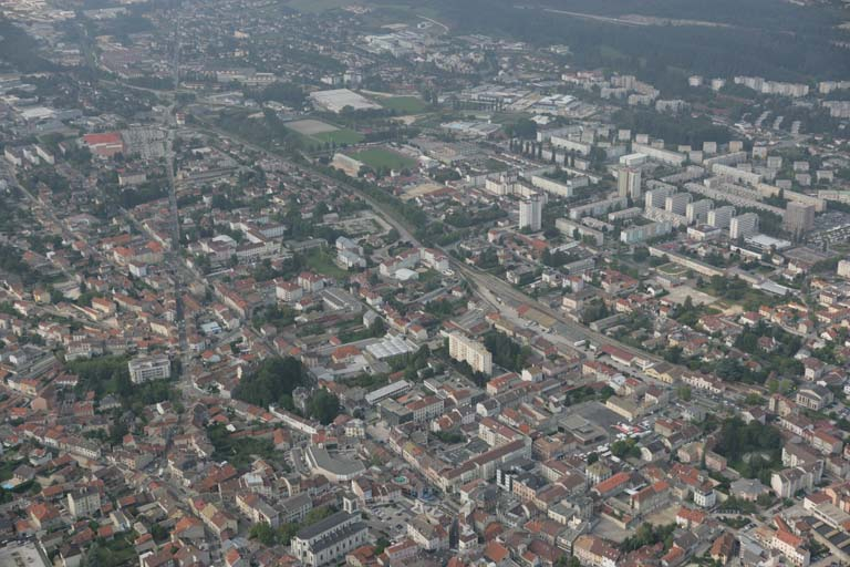 Vue aérienne du quartier de la gare, depuis l'est. © Jean-Pierre Bévalot / Région Bourgogne-Franche-Comté, Inventaire du patrimoine - 2005